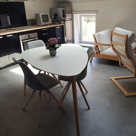 Petite Maison Type Loft En Plein Bourg D'Ambazac Екстер'єр фото